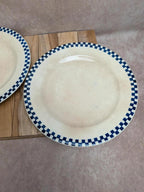 Lot de 2 plats sur pied Terre de fer Salins modèle Damier