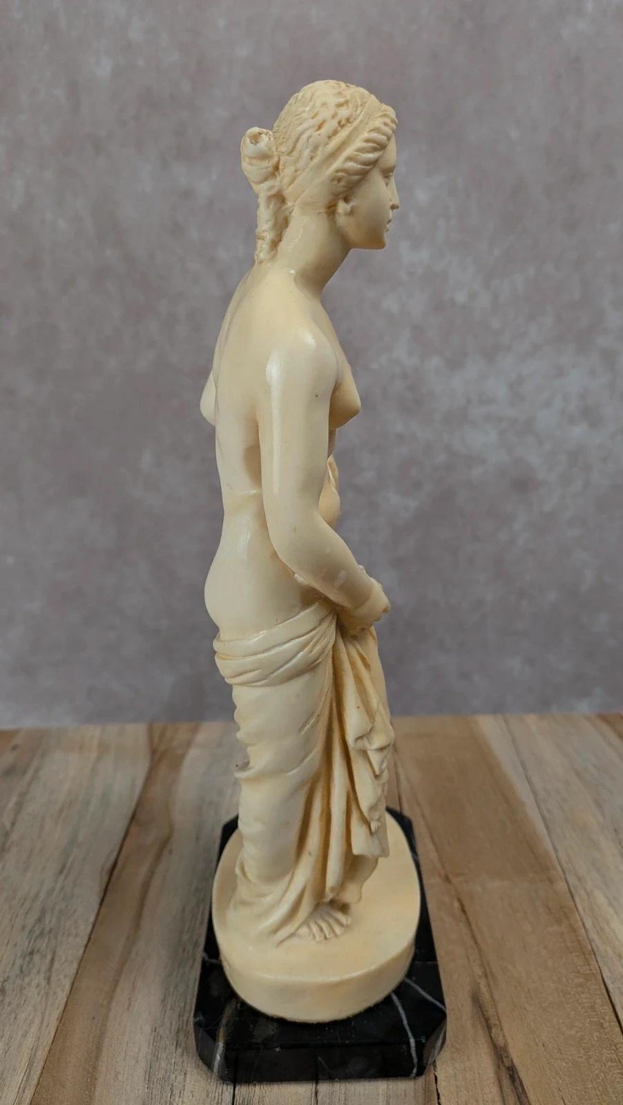 Statuette classique Santini Italie femme drapée sur socle marbre