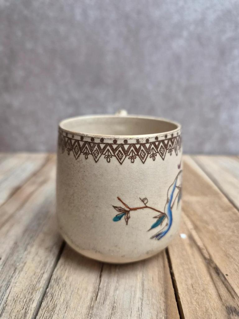 Tasse ancienne en terre de fer – décor japonisant – fin Xixe