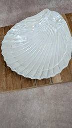 Grand plat ancien en forme de coquillage – finition irisée