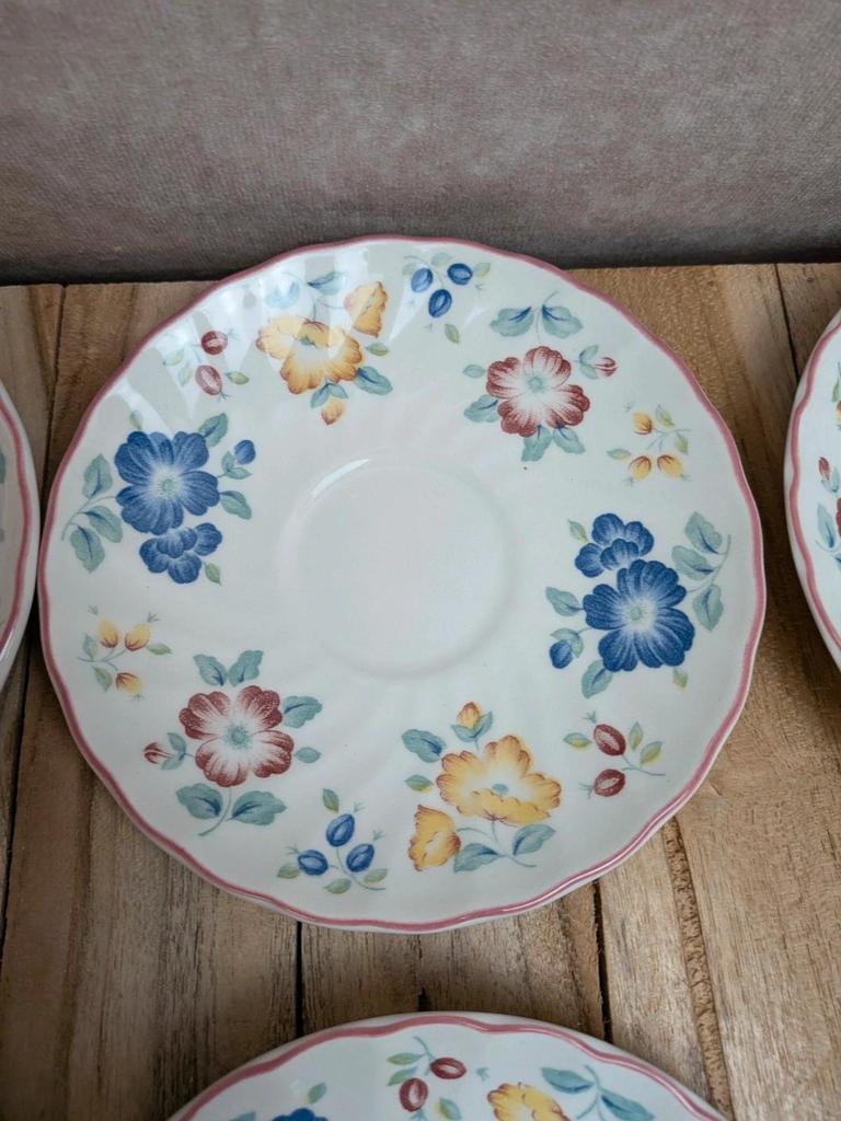 Lot de 6 sous-tasses Churchill England
