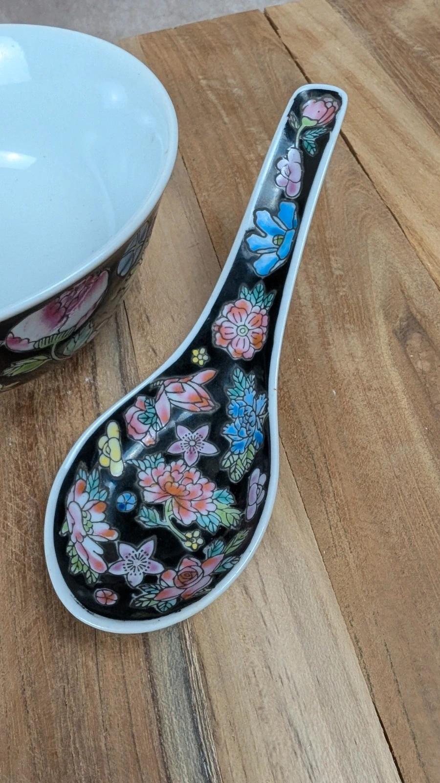 Bol et cuillère chinoise en porcelaine – décor floral noir