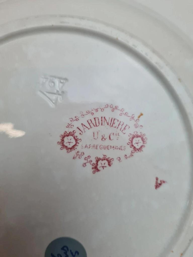 Assiette creuse Terre de Fer Sarreguemines modèle Jardinière rouge