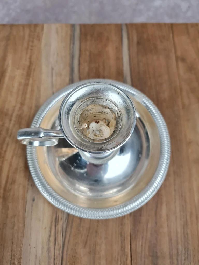 Bougeoir ancien en métal argenté avec sous-coupe