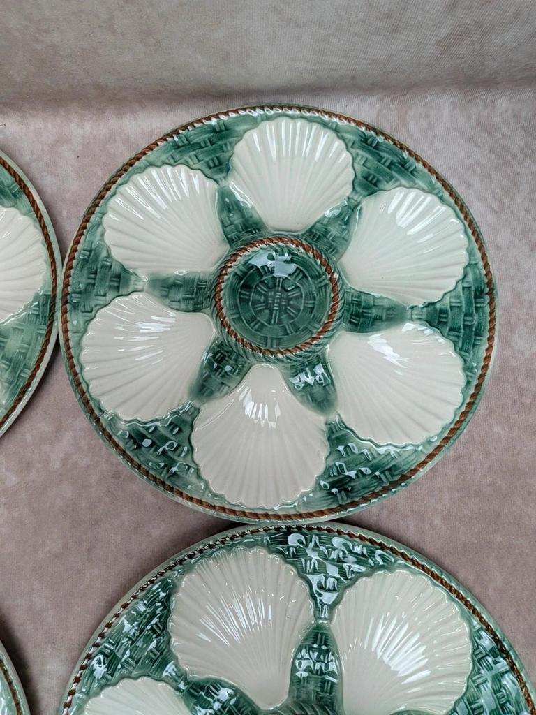 Service 12 assiettes + plat à huîtres Longchamp barbotine coquille
