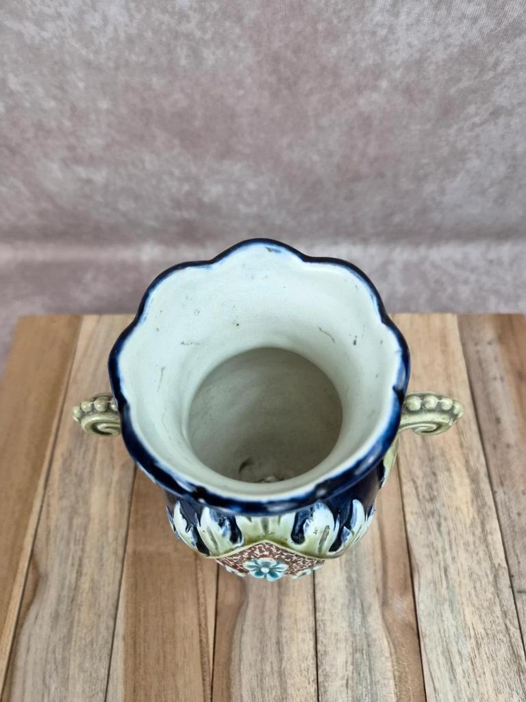 Vase barbotine Gustave De Bruyne Fives Lille ancien décor floral anses stylisées