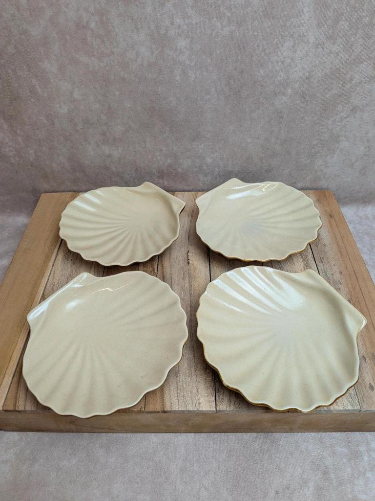Lot de 4 coquilles Saint-jacques anciennes en céramique émaillée