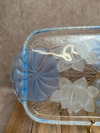 Plat en verre moulé bleu décor floral – esprit Art Déco