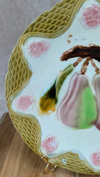 Assiette en barbotine – motif poires