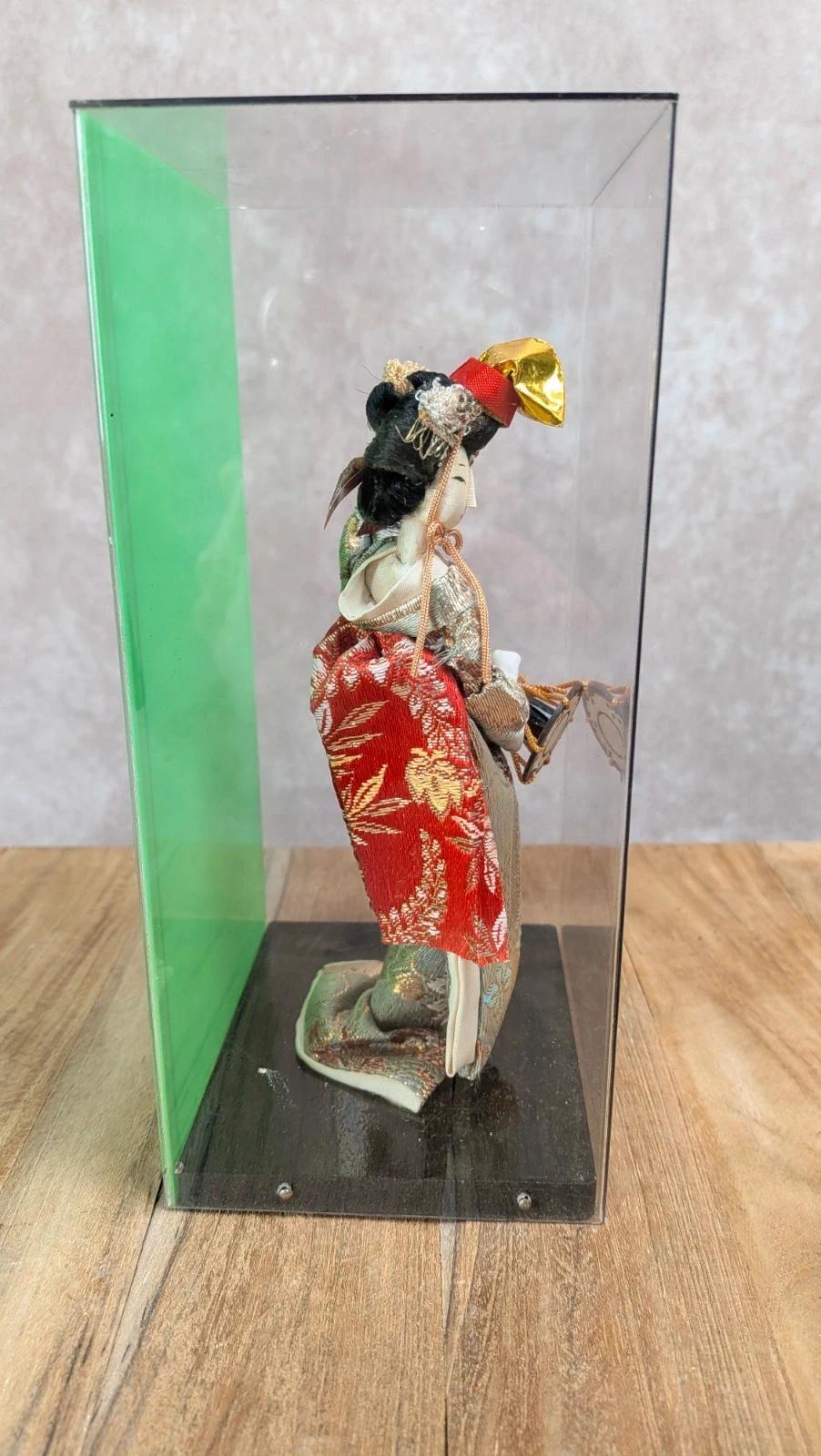 Poupée japonaise traditionnelle en boîte – Made in Japan