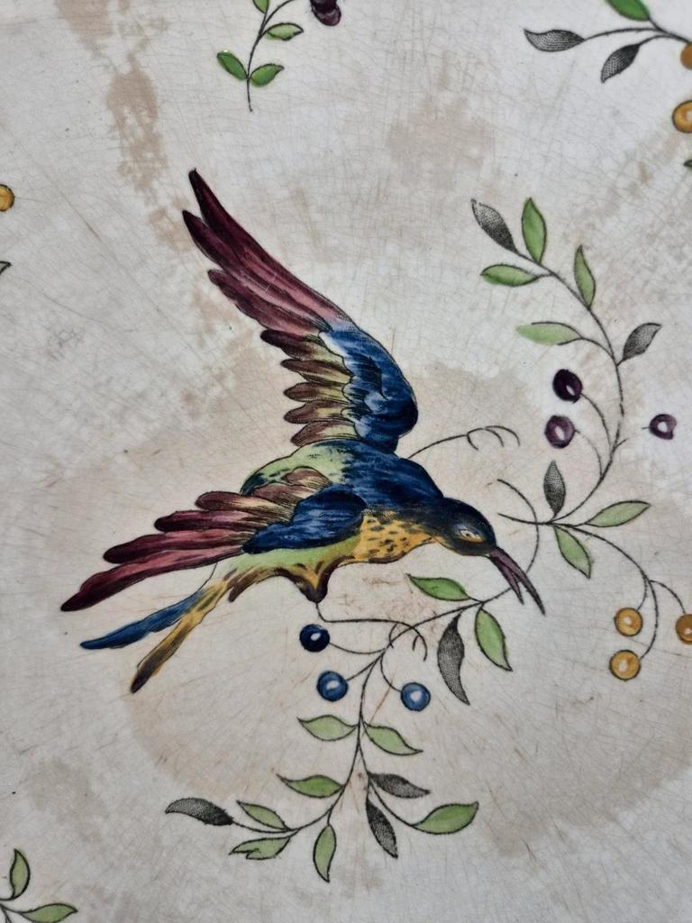 Grand plat terre de fer Longchamp Cléry décor oiseau