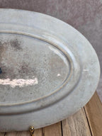 Plat ovale ancien Terre de fer bleu décor floral – 34 cm