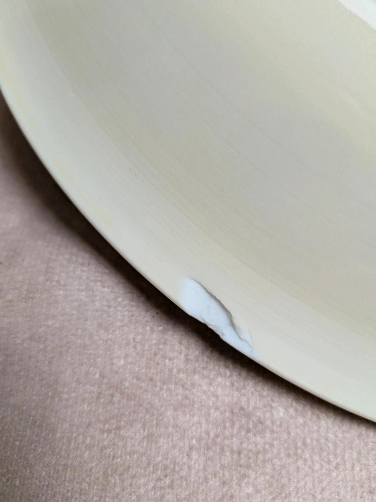 Lot de 2 assiettes anciennes en porcelaine de Limoges – Frises dorées