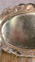 Plateau ovale ancien en métal argenté patiné – esprit Rocaille