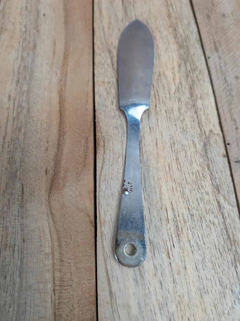 Beurrier vintage coquille en métal argenté et verre bleu – complet