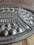Plat apéritif compartimenté en verre sur plateau métal argenté vintage