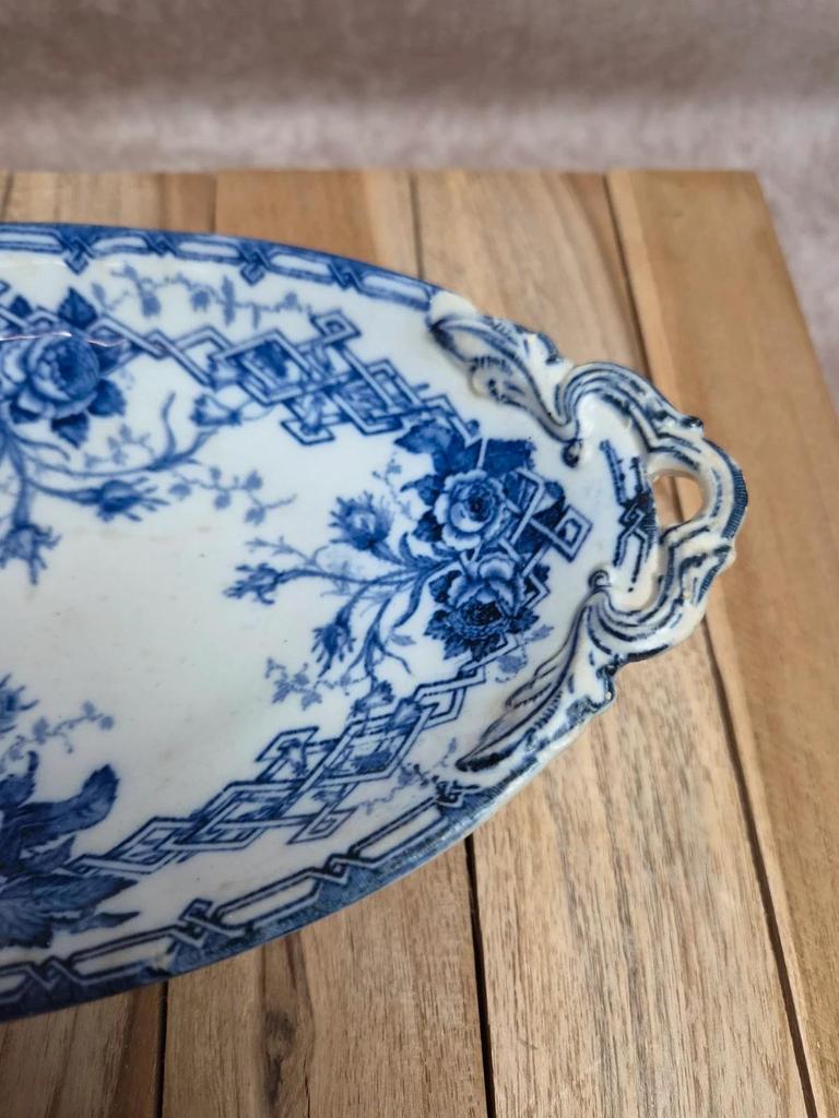 Petit plat ancien Creil & Montereau Flora bleu – B&cie C&m