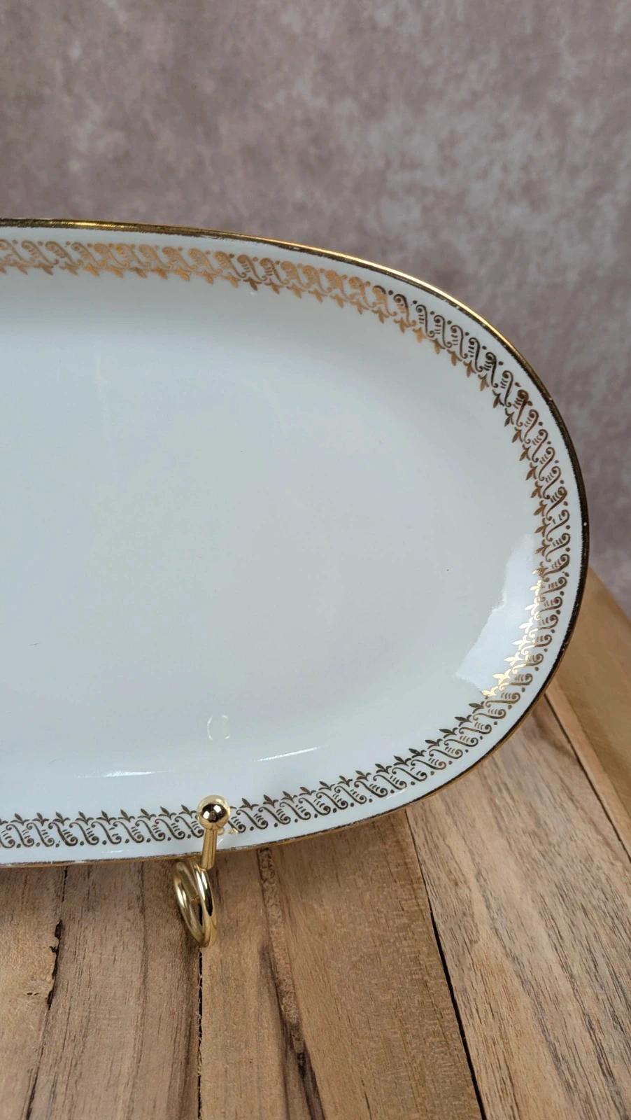 Petit plat ovale en porcelaine Orphée – liseré doré – vintage