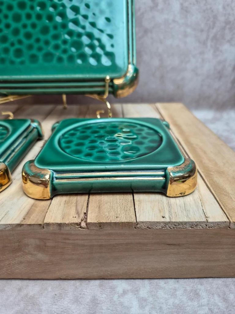 Ensemble Poët-laval dessous de plat et 2 dessous de bouteille céramique verte vintage