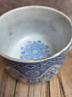 Grande tasse à chocolat ancienne Hamage Nord Renaissance – Terre de fer, décor bleu & blanc rare