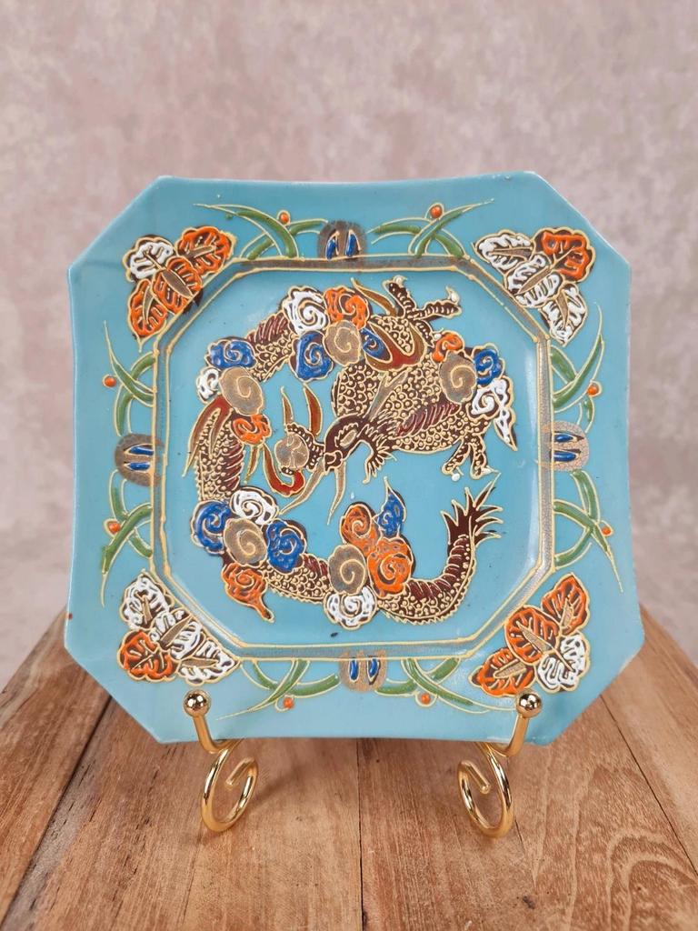 Petite assiette japonaise décorative dragon en relief – Porcelaine vintage 1930