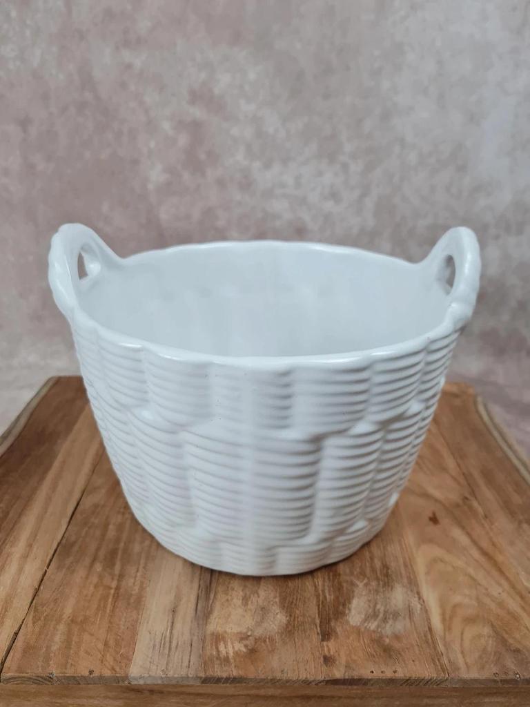 Cachepot ancien en faïence blanche – décor panier tressé