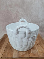Cachepot ancien en faïence blanche – décor panier tressé