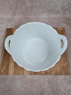 Cachepot ancien en faïence blanche – décor panier tressé