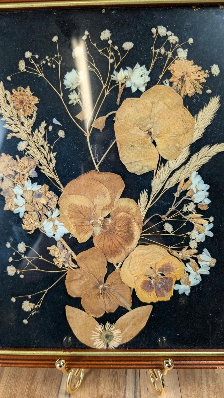 Cadre vintage fleurs séchées sous verre