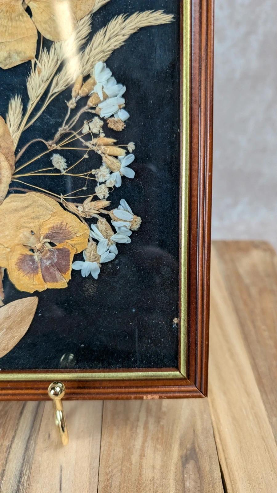 Cadre vintage fleurs séchées sous verre