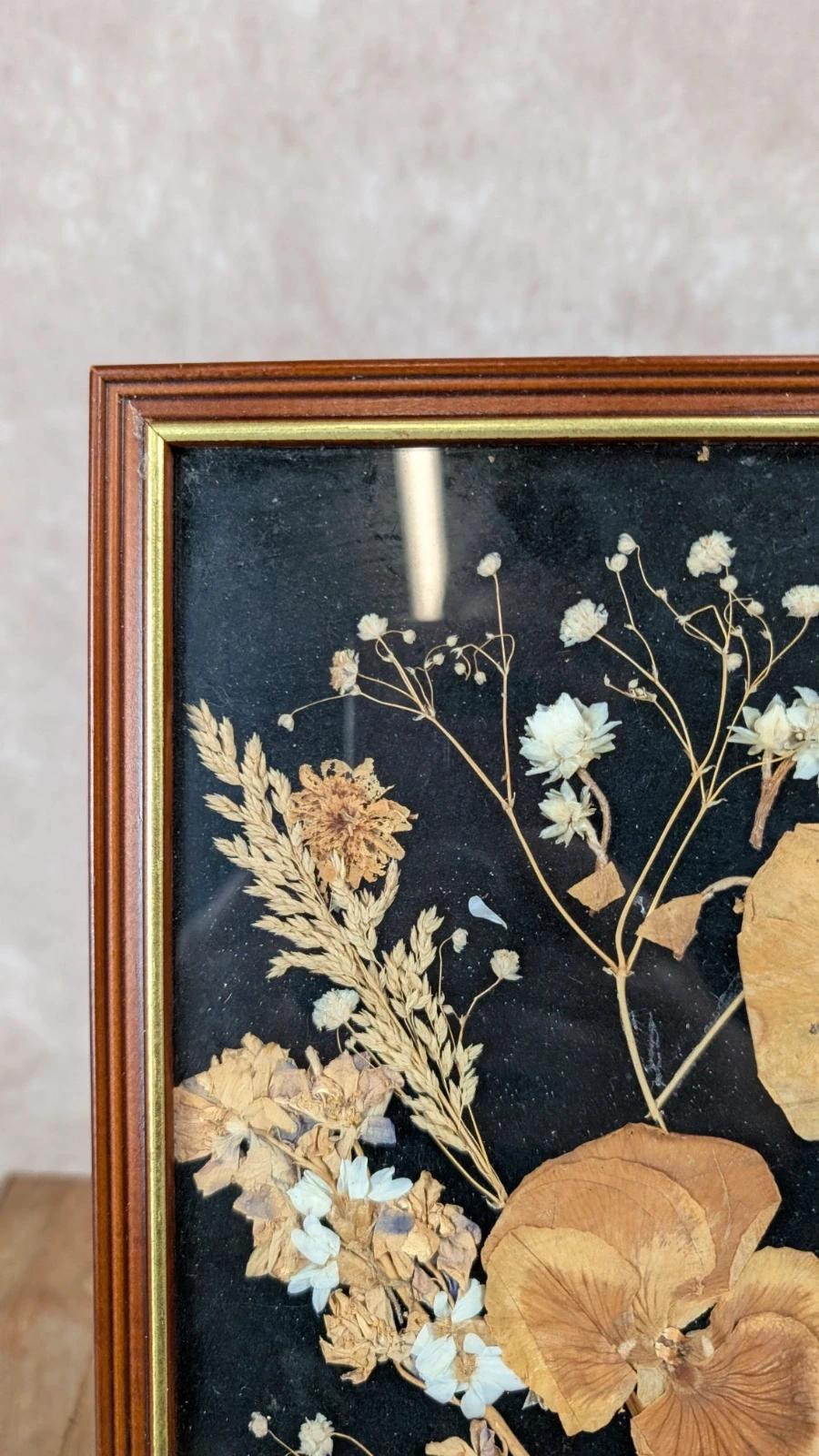 Cadre vintage fleurs séchées sous verre