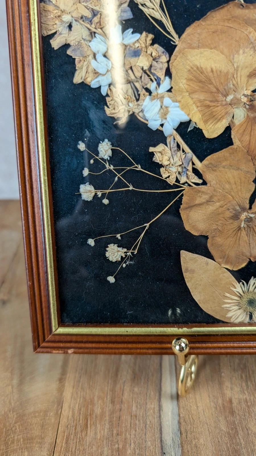 Cadre vintage fleurs séchées sous verre
