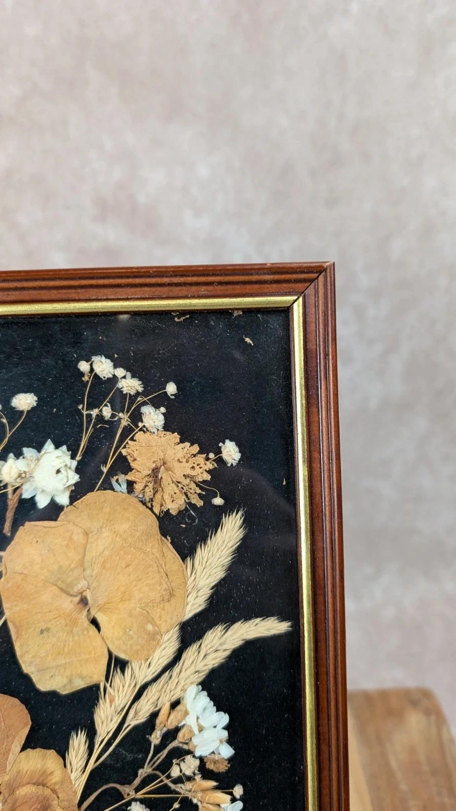 Cadre vintage fleurs séchées sous verre