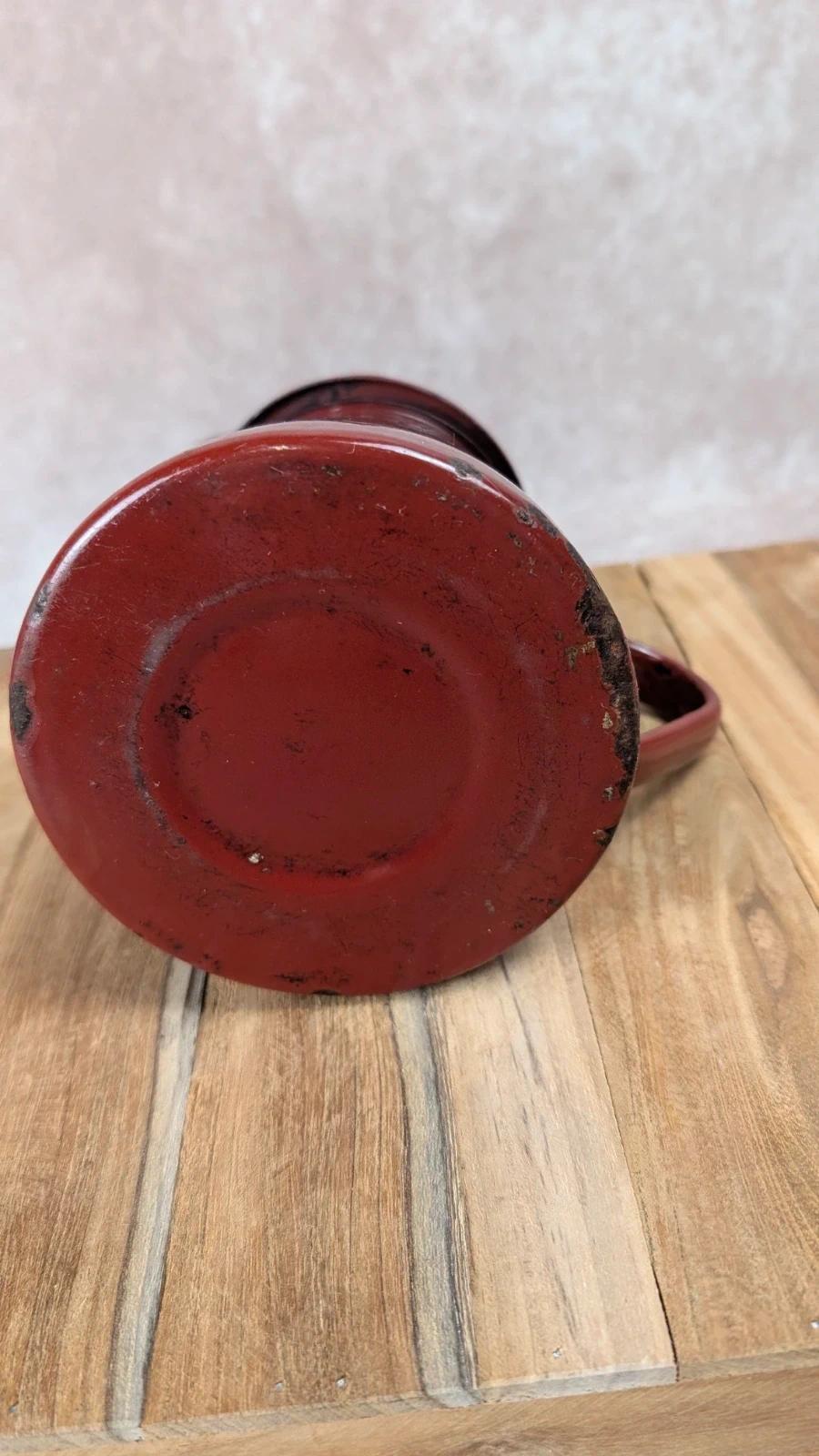 Cafetière ancienne en tôle émaillée rouge