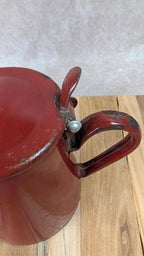 Cafetière ancienne en tôle émaillée rouge