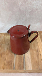 Cafetière ancienne en tôle émaillée rouge