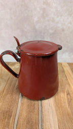Cafetière ancienne en tôle émaillée rouge