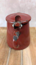 Cafetière ancienne en tôle émaillée rouge