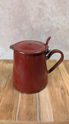 Cafetière ancienne en tôle émaillée rouge