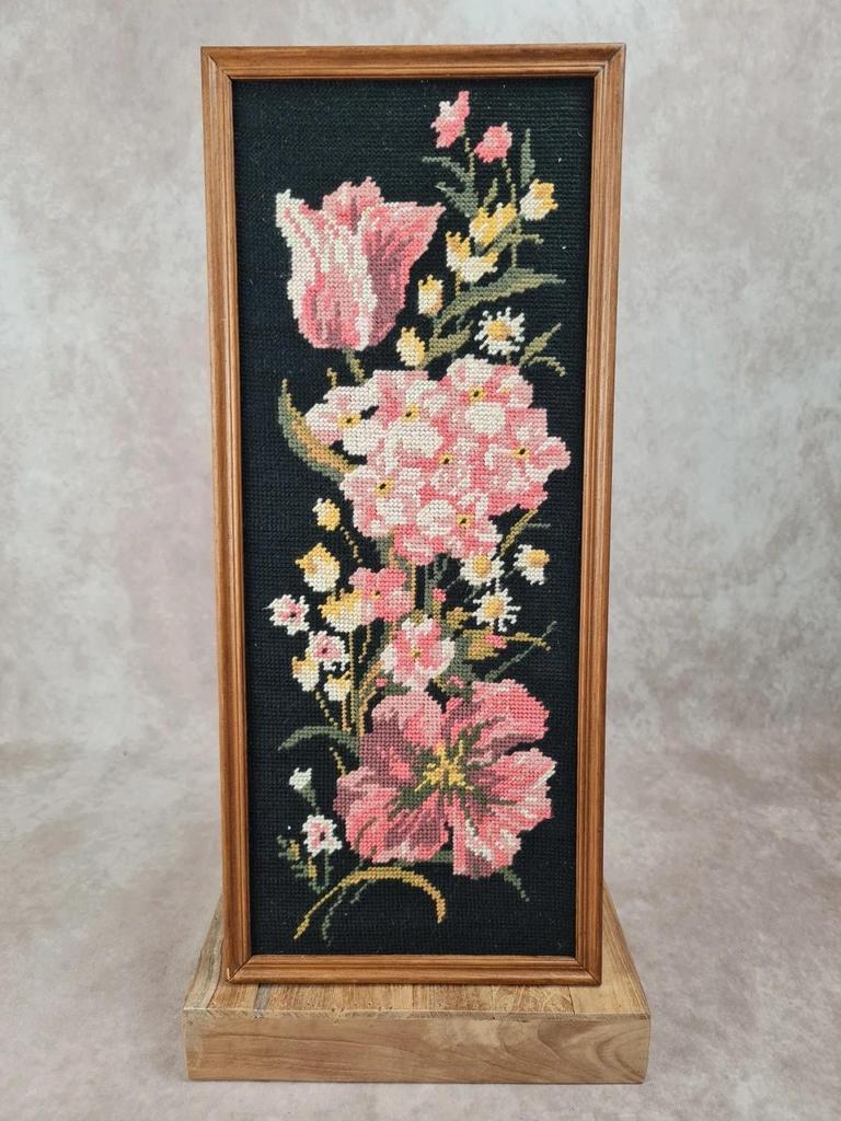 Canevas vintage Royal Paris 🌸 Fleurs roses sur fond noir, Encadré bois