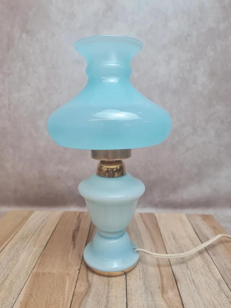 Lampe vintage en opaline bleue – esprit boudoir 💙
