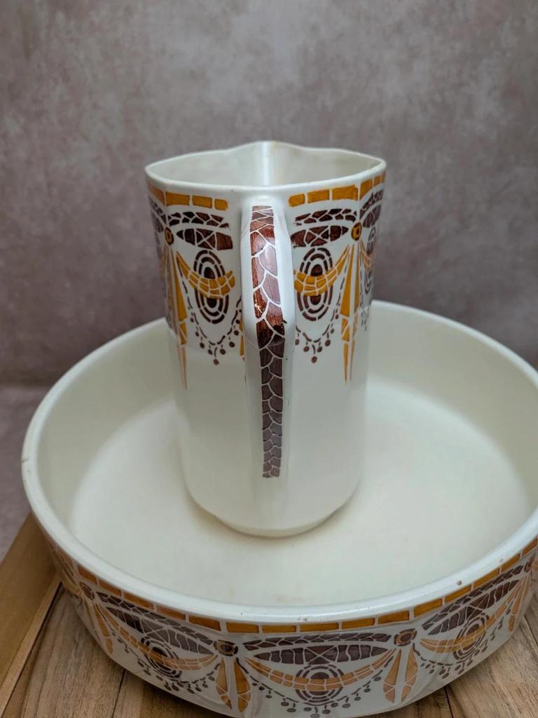 Ensemble de toilette ancien terre de fer Hbcm Thérèse broc bassine Art déco