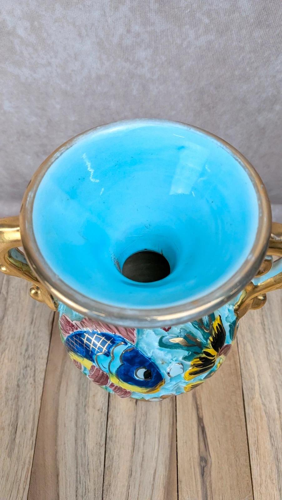 Vase vintage Cerdazur Monaco décor poissons relief, anses dorées