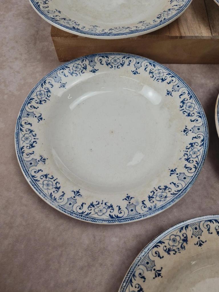 Lot de 7 assiettes creuses anciennes Creil et Montereau. Service La Vallières,23 cm