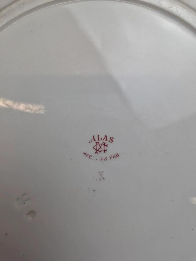 Plat creux ancien Creil & Montereau – modèle Lilas – Terre de fer – décor bordeaux 🌿