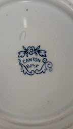 Deux assiettes à dessert Boch Frères – Modèle Canton