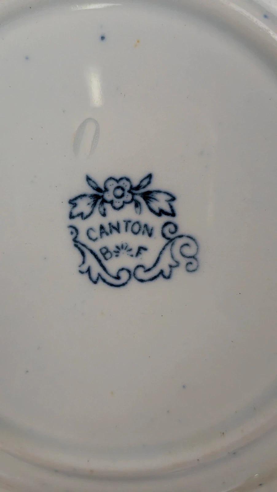 Deux assiettes à dessert Boch Frères – Modèle Canton