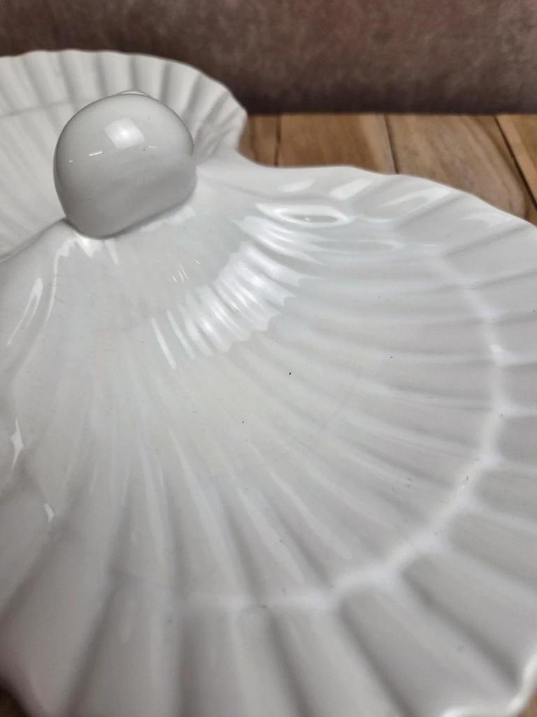 Présentoir apéritif vintage coquillages en porcelaine blanche