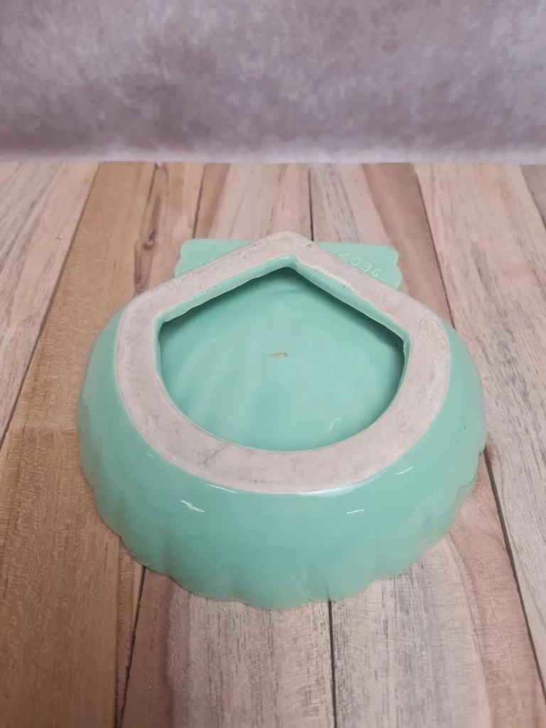 Coquille vintage B. Letalle Saint-clément vert céladon décor perlé