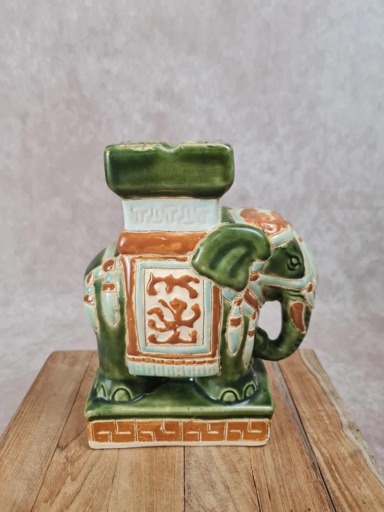 🐘 Cendrier éléphant en céramique émaillée vert et ocre – style asiatique vintage